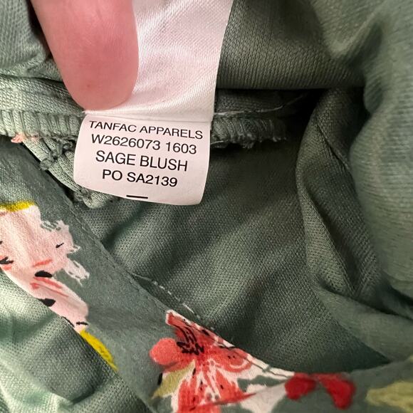 BOG Tank Top Womens Large - NWT-Collective Sage Green Floral Padded Crop Halter - Picture 7 of 7